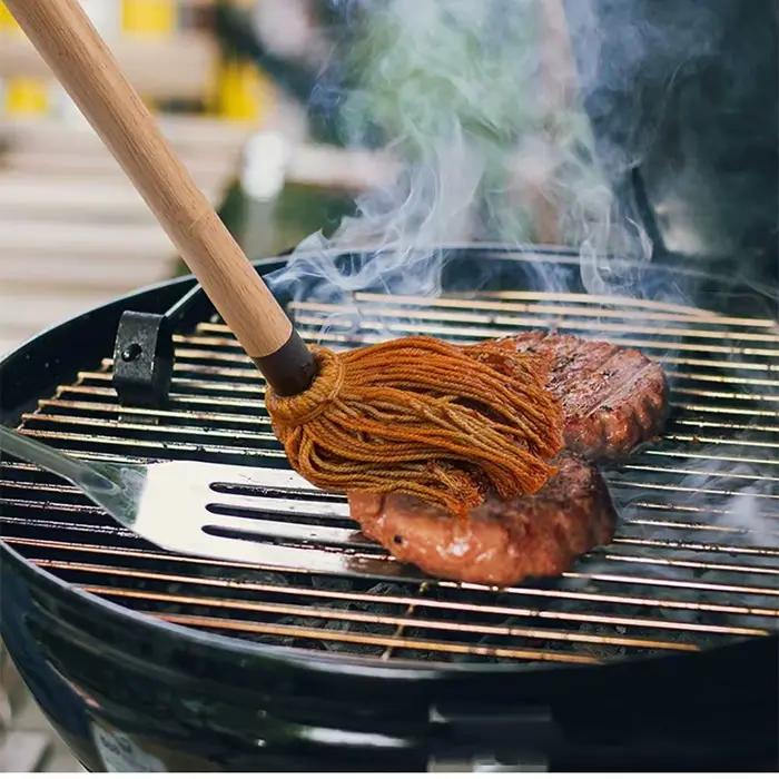 Balai à badigeonner pour barbecue
