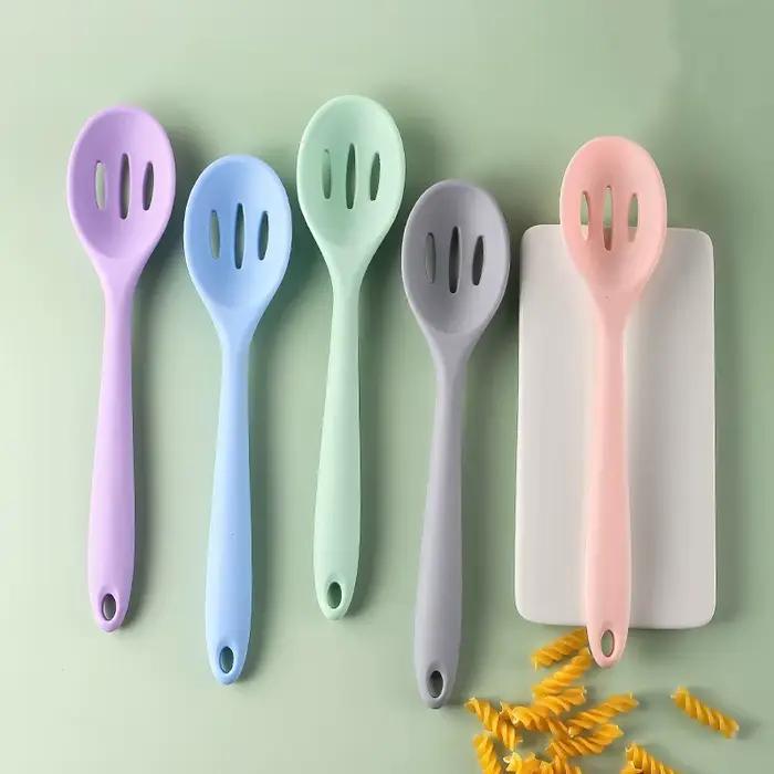 Louche à soupe en Silicone à Long manche, passoire, nouilles Ramen, cuillères à soupe, cuillère à sa