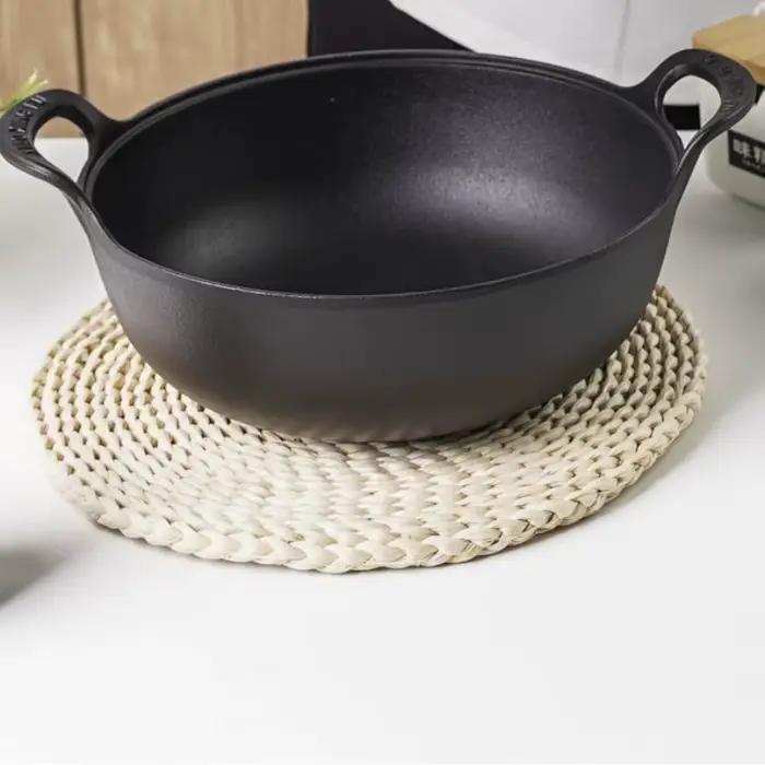 Pot à soupe Wok multifonctionnel à fond plat en fonte avec couvercle épaissi à micro-pression intégré pour tables de cuisson à induction