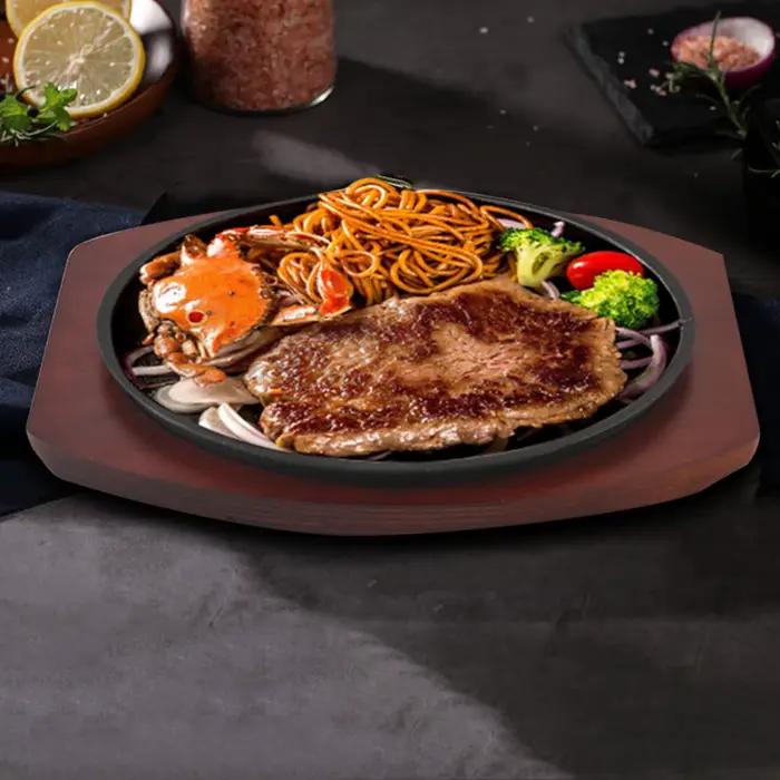 Plateau à steak de taille personnelle avec base en bois, viande scintillante
