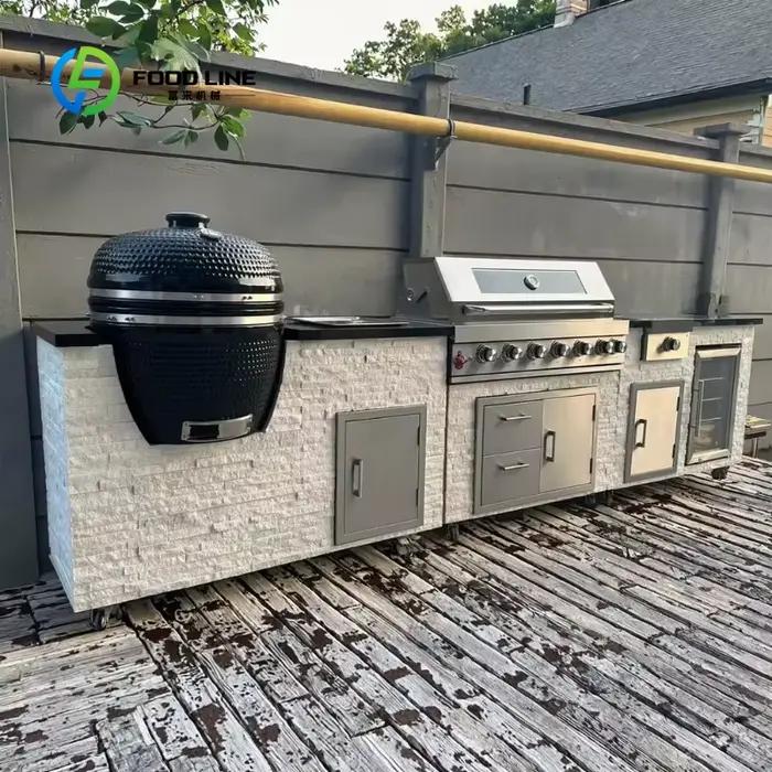 Cuisine extérieure moderne intégrée avec barbecue à gaz 7 brûleurs en marbre naturel Star Galaxy pour terrasse et soirées familiales