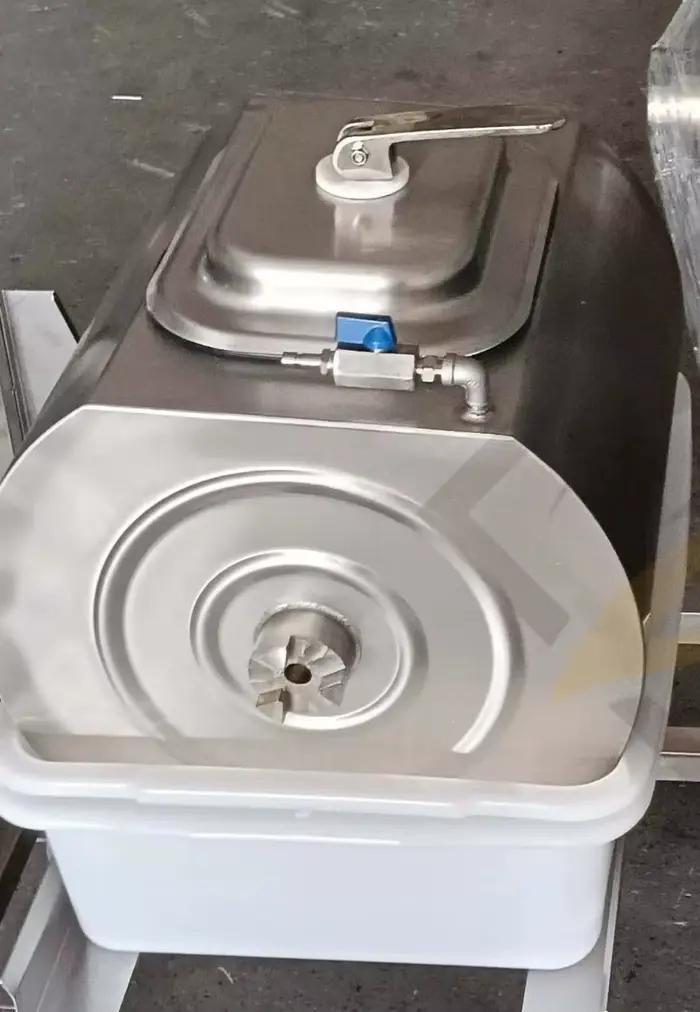 Machine à mariner électrique pour griller du poulet et autres viandes pour occasions spéciales comme les anniversaires et rassemblements familiaux