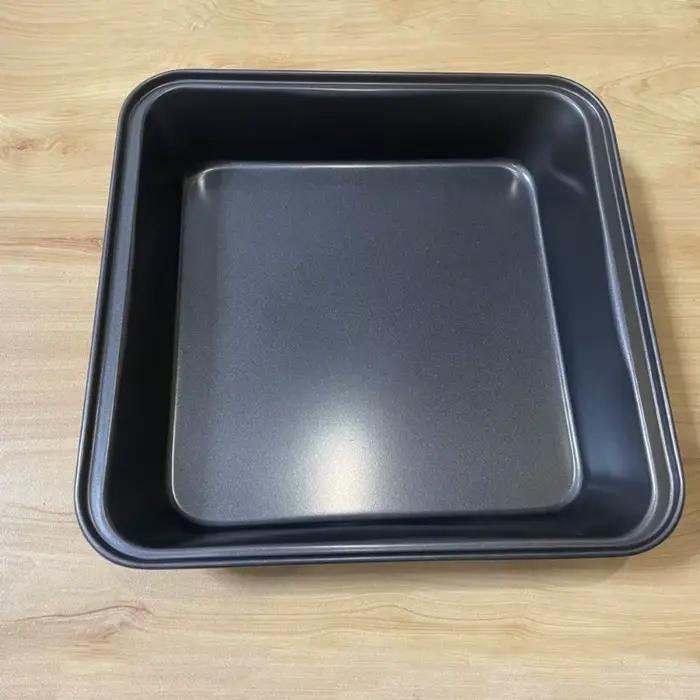 Moule à gâteau carré en acier au carbone résistant à la rouille pour brownies et lasagnes en plusieurs tailles et couleurs pour pâtissiers amateurs et professionnels