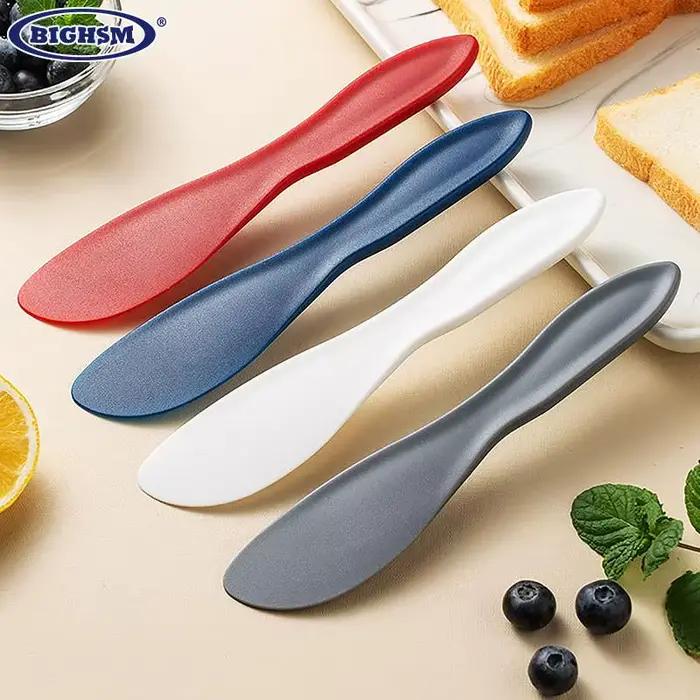 Spatule de cuisine en plastique